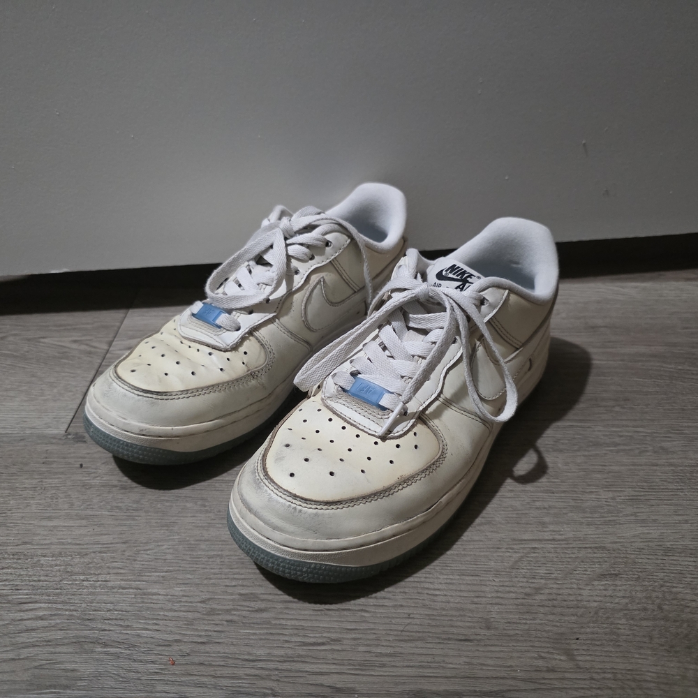 Nike Air force womens Cream and White Sneakers size US 7